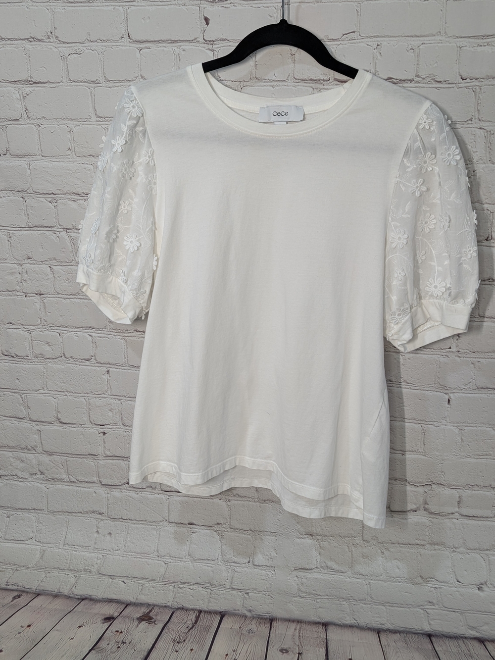 CeCe Ivory Puff Sleeve Floral Lace Tee